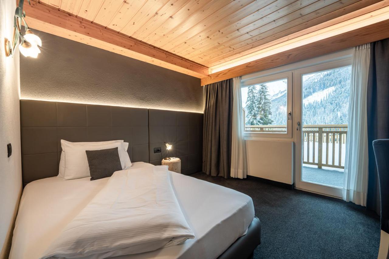 Hotel Croce Bianca 4*