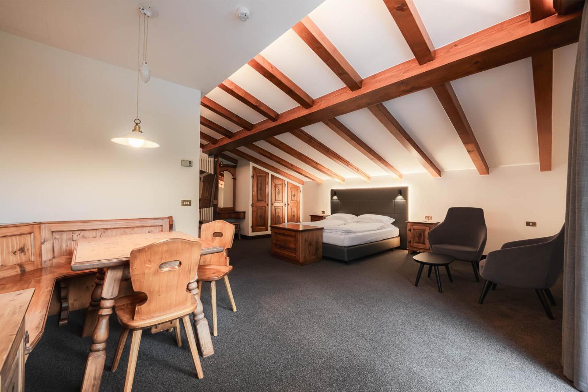 Hotel Croce Bianca 4*