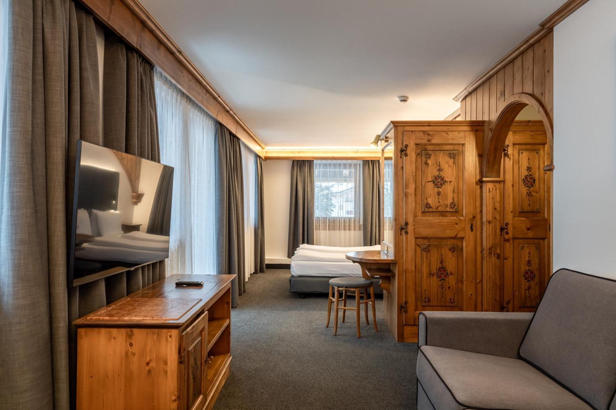 Hotel Croce Bianca 4*